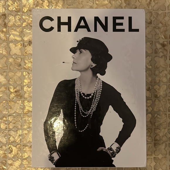 CHANEL SET OF 3 BOOKS BY ASSOULINE - Picture 7 of 17